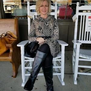 Meet your Posher, Julia